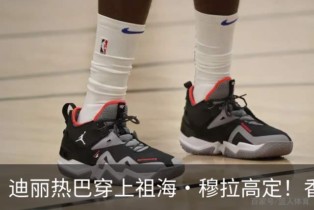 迪丽热巴穿上祖海·穆拉高定！香槟金礼服惊艳《Vogue》红毯